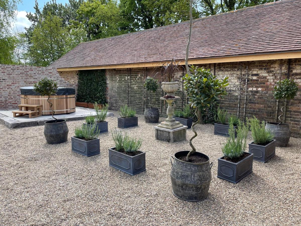 Eastwood Observatory: 12 Bedrooms, Swimming Pool And Tennis Court Hailsham Exteriör bild